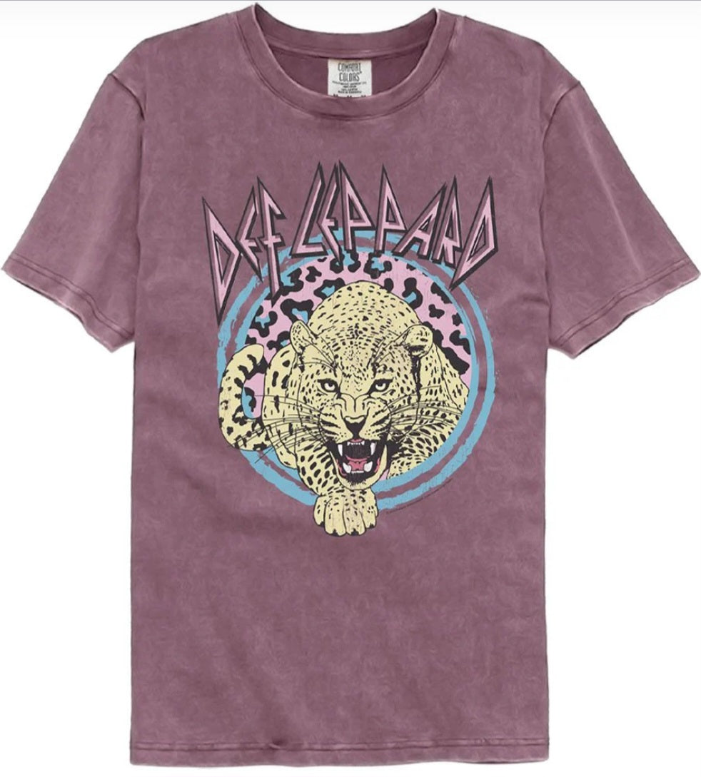 Berry purple short-sleeve crewneck T-shirt with large leopard graphic front
