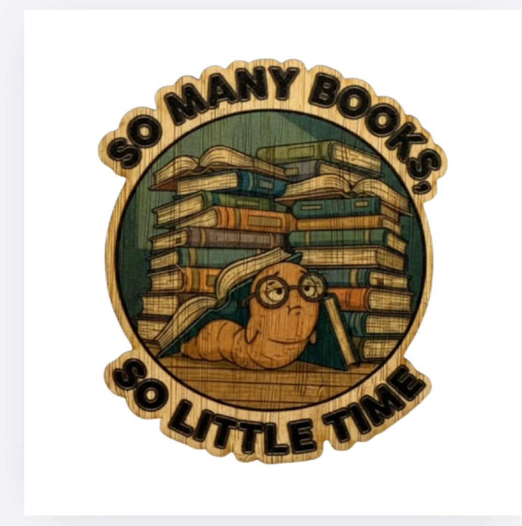 Round bamboo sticker: owl reading among books, text 'So Many Books, So Little Time'.