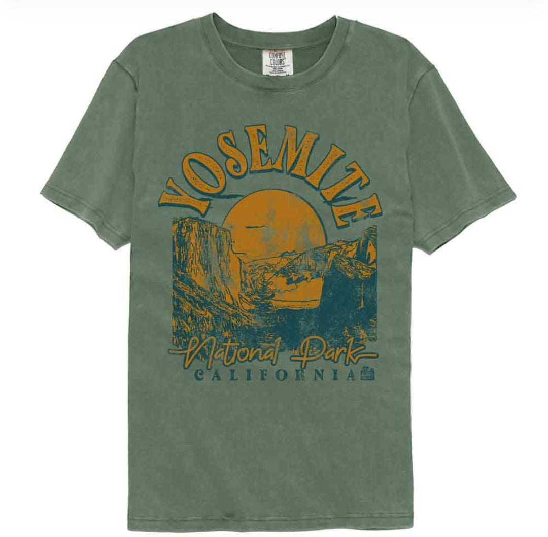Green crewneck T-shirt with large front Yosemite graphic print